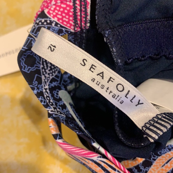 Plunge neckline flora swimsuit - Picture 3 of 5